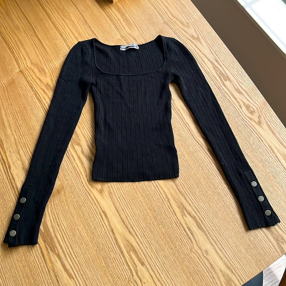 URBAN OUTFITTERS FITTED LONG SLEEVE TOP